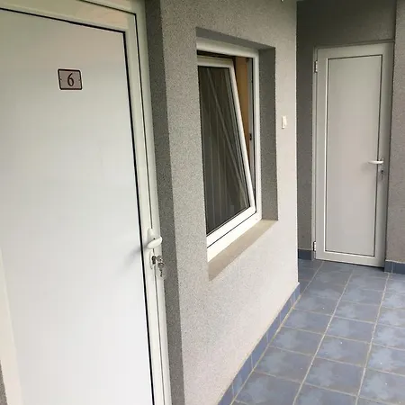 Banja Gornja Trepca-smestaj Grof Ostello