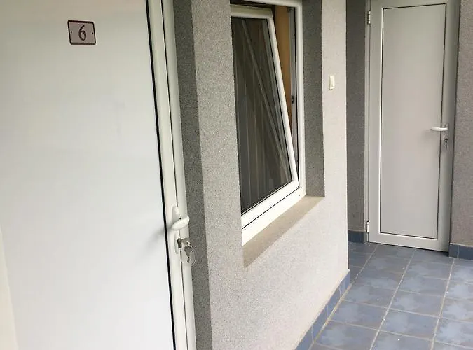 Banja Gornja Trepca-smestaj Grof Hostel